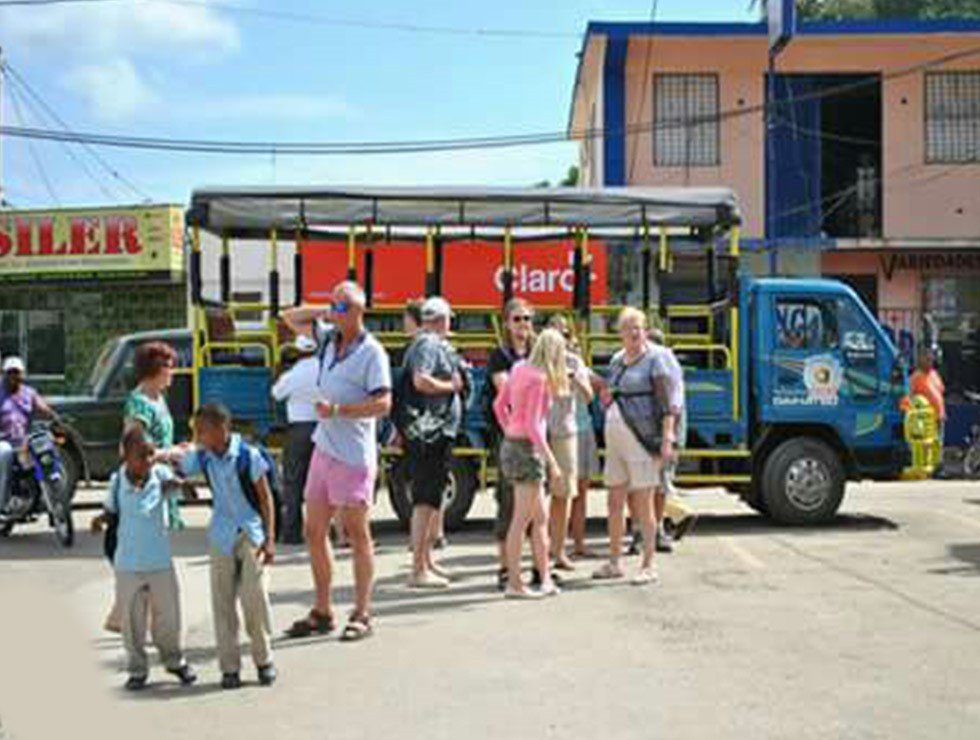 Safari Tour Samana - Safari Truck Tour to Playa Rincon for Cruise Ship in Samana Port.